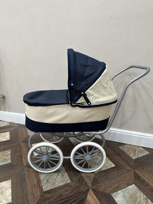 Игрушечная коляска