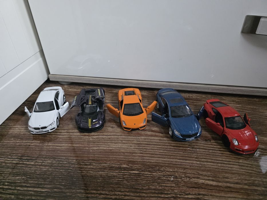 Mașinuțe de jucărie