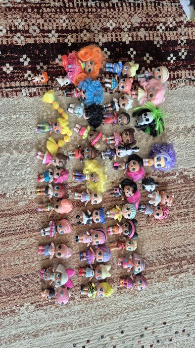 Vand papusi LOL SI OMG ( pret/bucata )