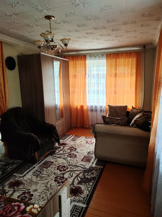 Продам 1.5ку. на площади. В 4х эт. доме .