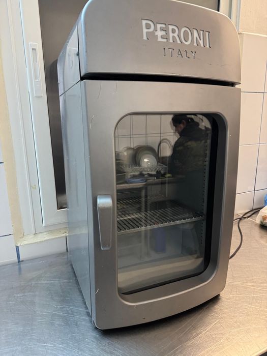 Vand mini frigider Peroni,
