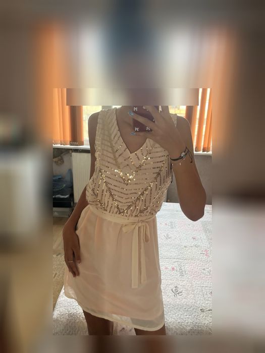 Дамска рокля с колан