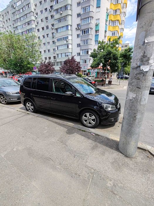 Vând Volkswagen Touran 2013 (model 2014)