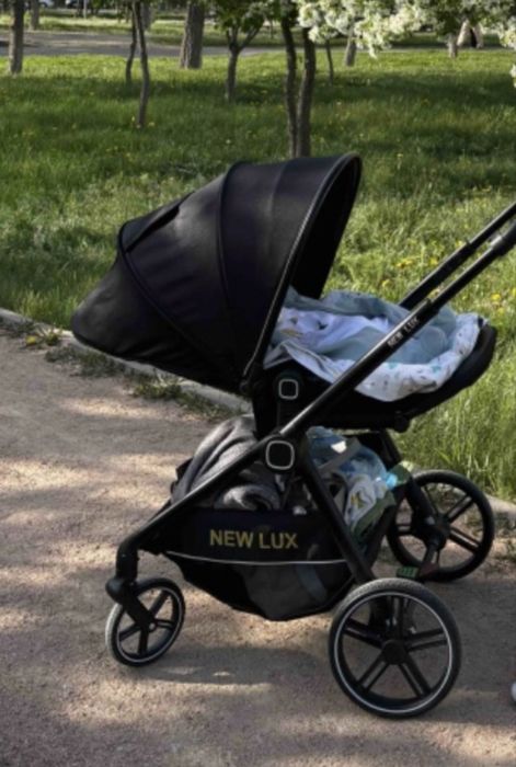 Продам коляску Newlux