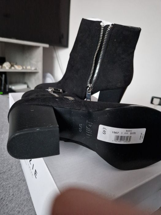 Ghete  dama noi  Anglia.