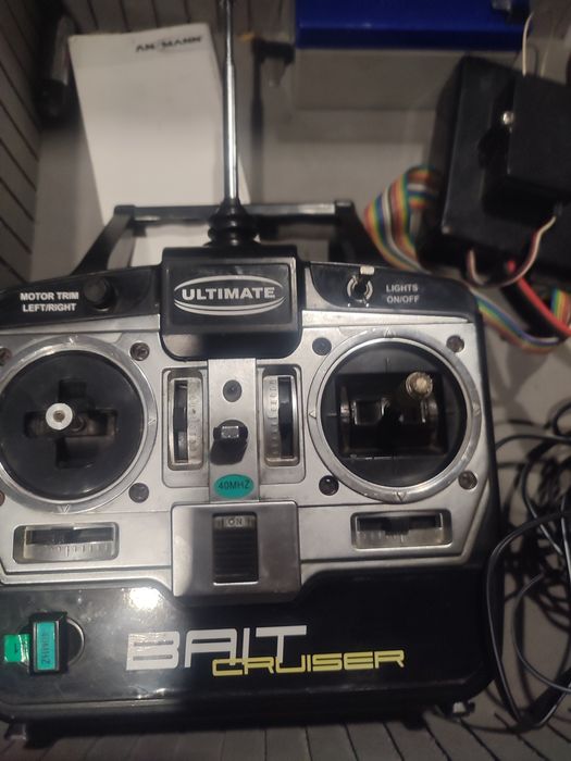 Управление за лодка за захранка