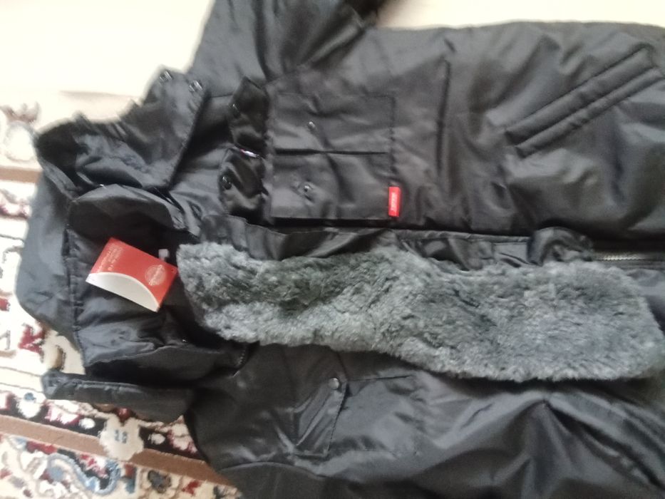 Куртка зимняя тёплая.