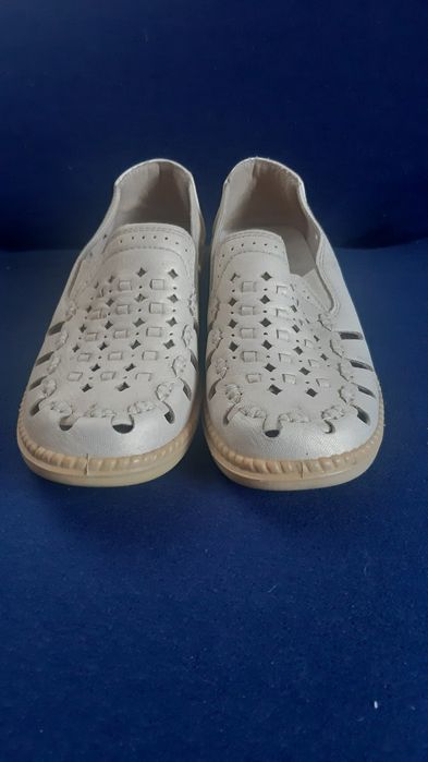 Продам женские туфли