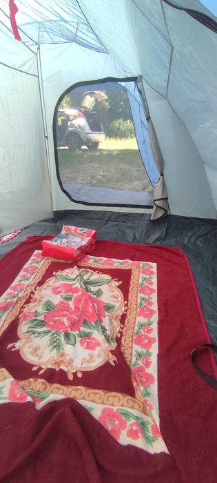 Vând cort 10 persoane