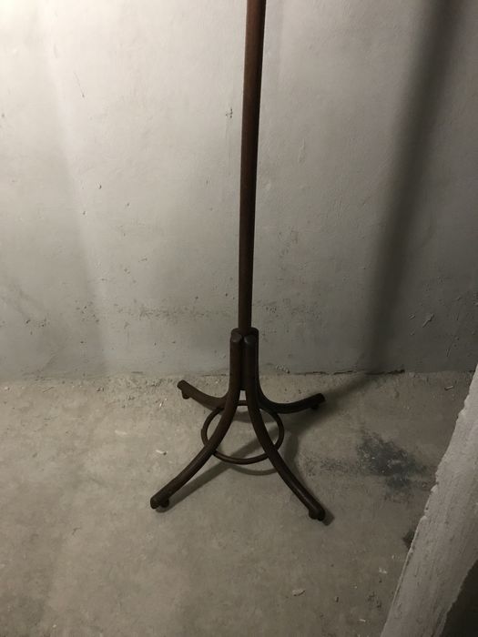 Ретро  /  Дървена / свободностояща  /  закачалка. .