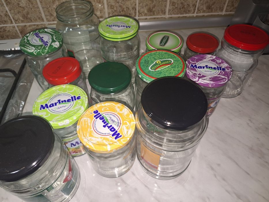 Продаются банки срочно!