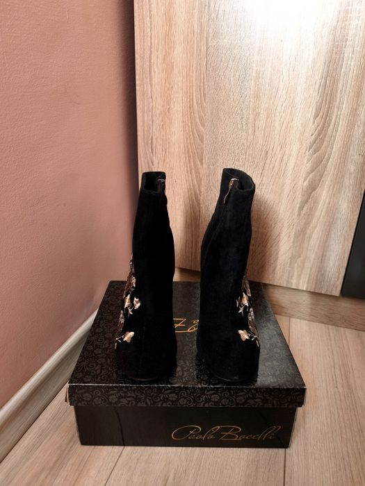 Дамски боти с дебел ток