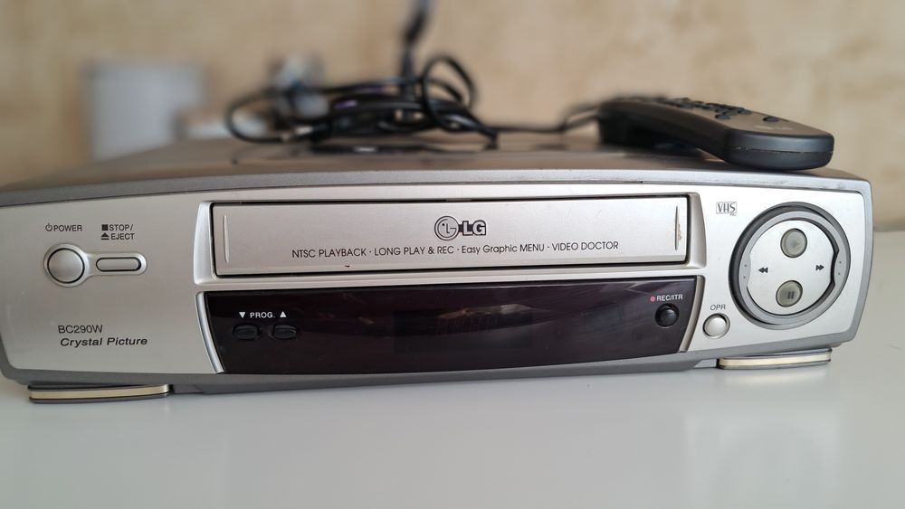 Видеомагнитофон LG BC290W