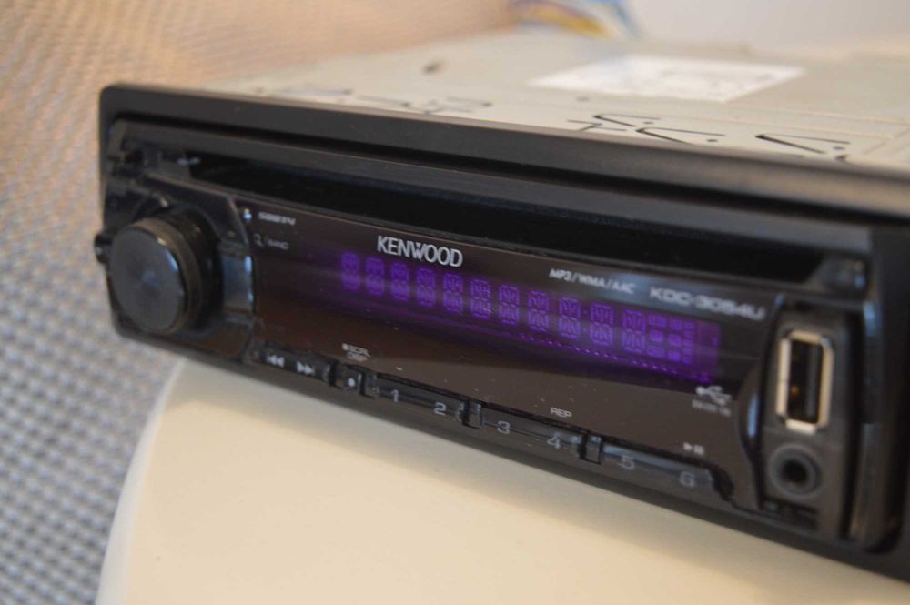CD Reciever за кола KENWOOD KDC 3054-U с USB порт 4х50 вата