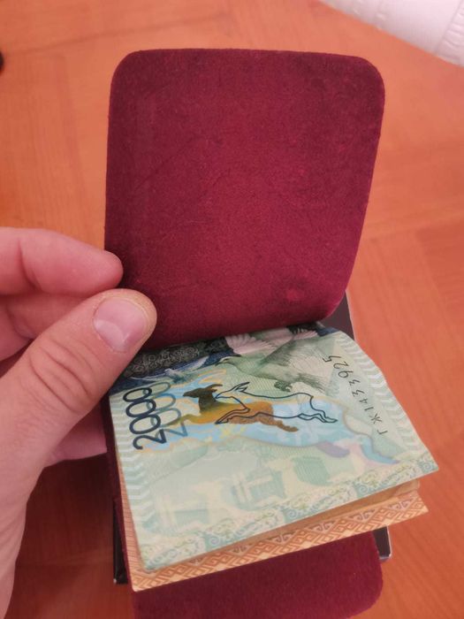 Кожанный зажим для денег, новый