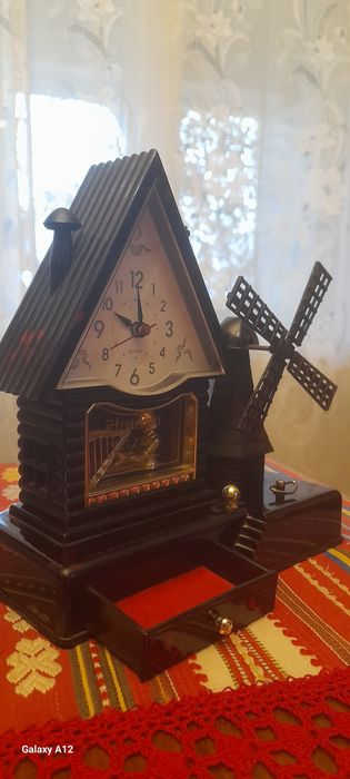 Ceas, cutie muzicală casa cu moara de vant