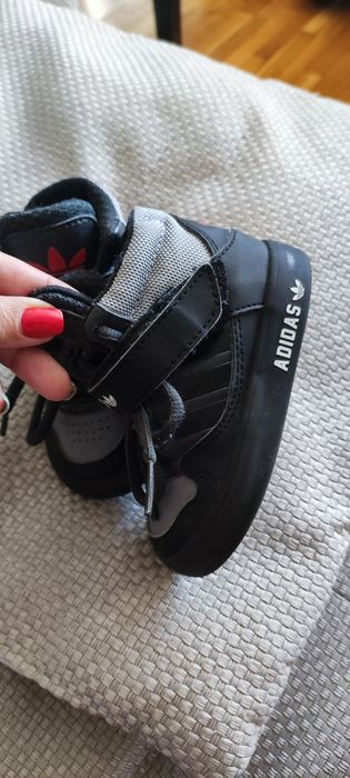 Маратонки адидас