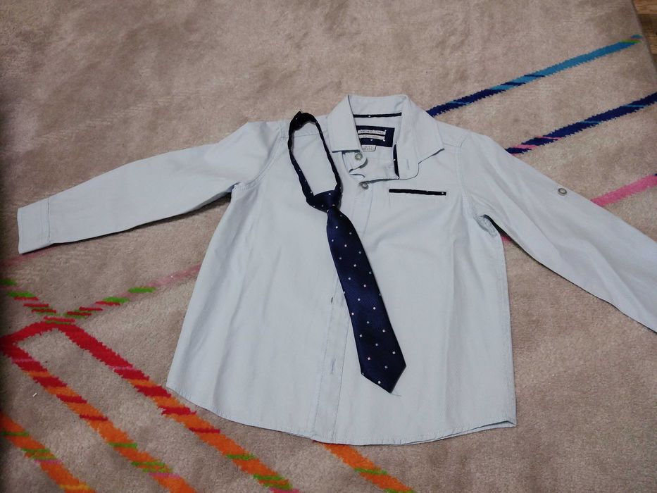 Ризи за момче,синята е размер 104 за 3 г., червената е 120см за 6-7 г.