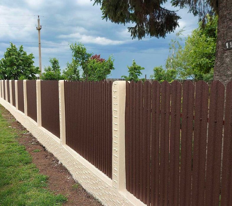 Construim la comanda dvs. garduri si porti din:
- panouri stil jaluzea