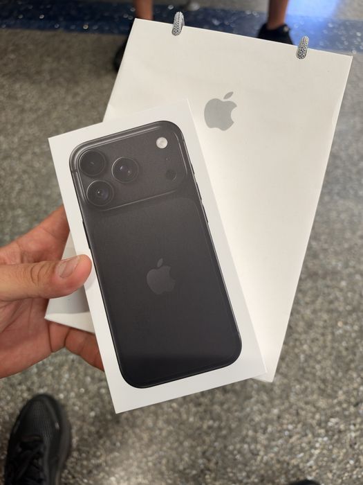 Неразопакован iPhone 18Pro 256GB
