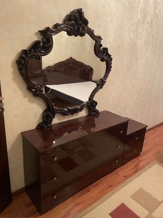 Роскошный спальный гарнитур в классическом стиле