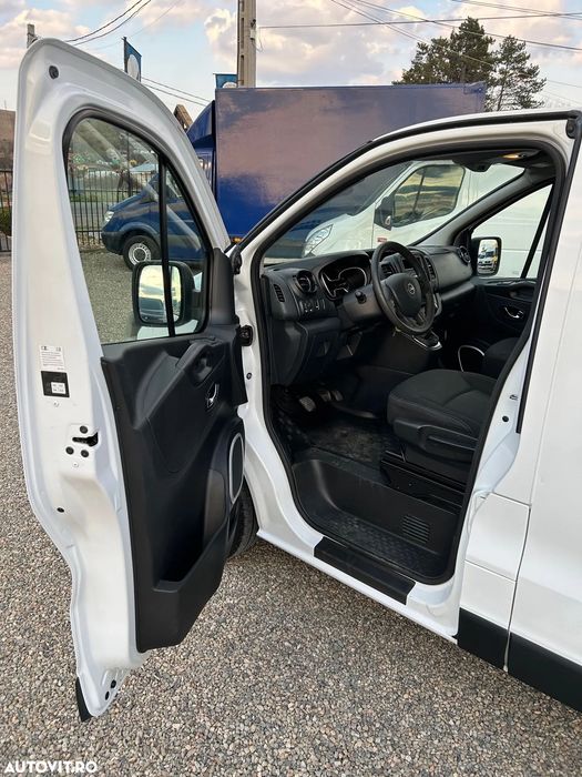 Opel vivaro se vinde