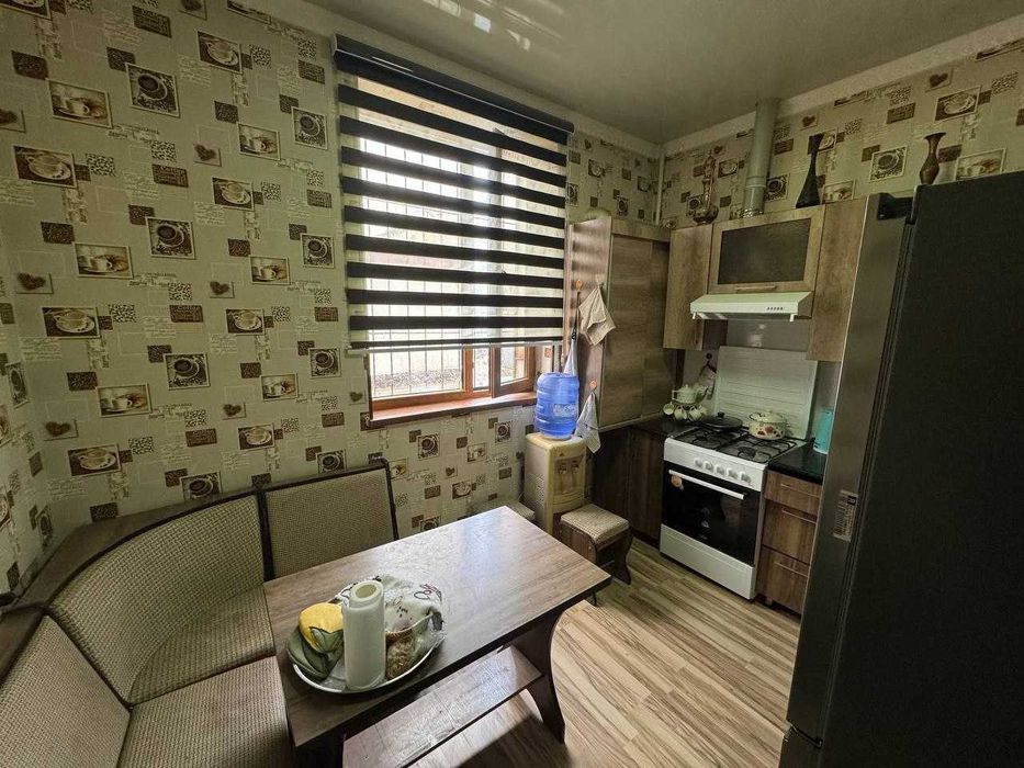 2 хоналик квартира 1 кават кирпичный дом, 6 микр, 70 остановка