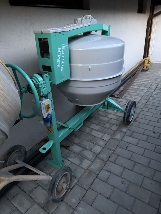 Inchiriez Betoniera 230 litri si 300 litri