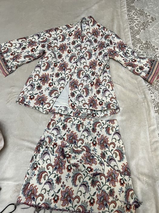 Продам двойку  костюм с юбкой