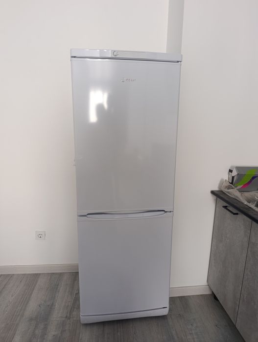 Холодильник Indesit ES 16A