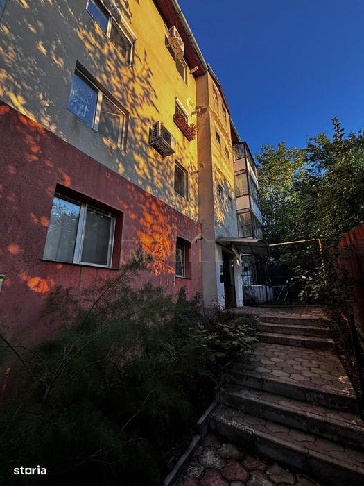 Apartament cu o camera decomandat ,zona UMF