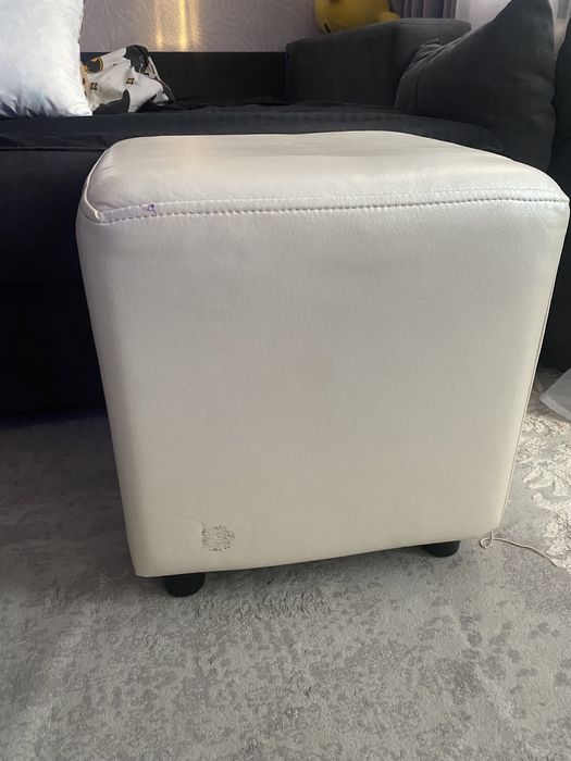 Продам пуфик цвет айвори