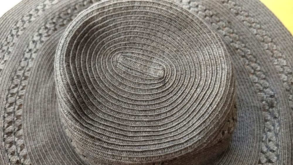 Шапка  Bebe марка с падаща периферия