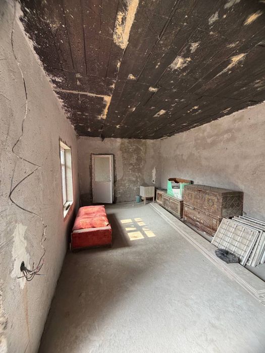 2,8 sotuk 5 ta hona uy sotilad