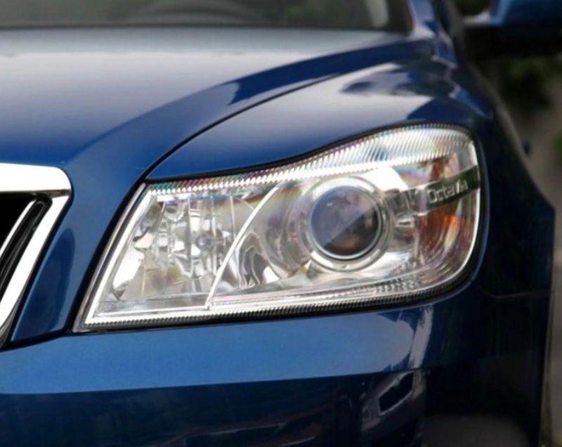 Стекла фар shcoda octavia 10-14г.