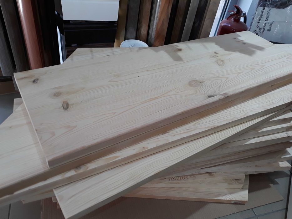 VIndem din stoc sau la comanda blaturi din lemn de pin