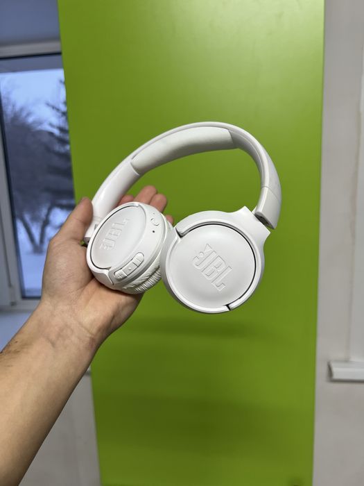 Продам наушники срочно