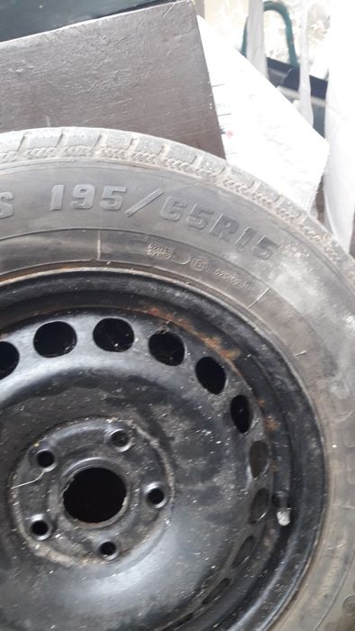 Зимни гуми с джанта.