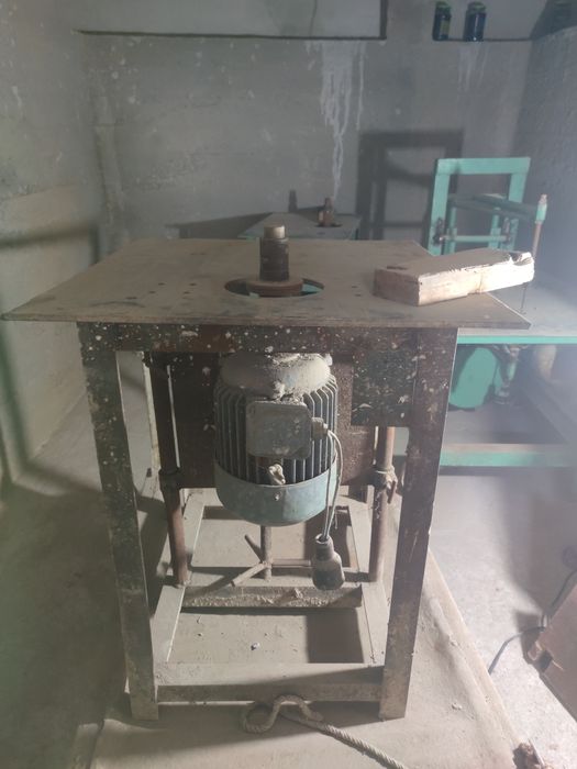 Станоклар сотилади 4 та унверсал, фрезир, лўбзик, трноқ очишга фрезир