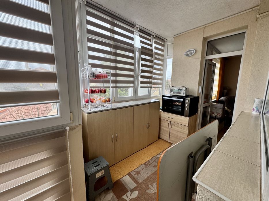 Тристаен Тухлен Апартамент , Обзаведен и Газифициран , кв. Вароша