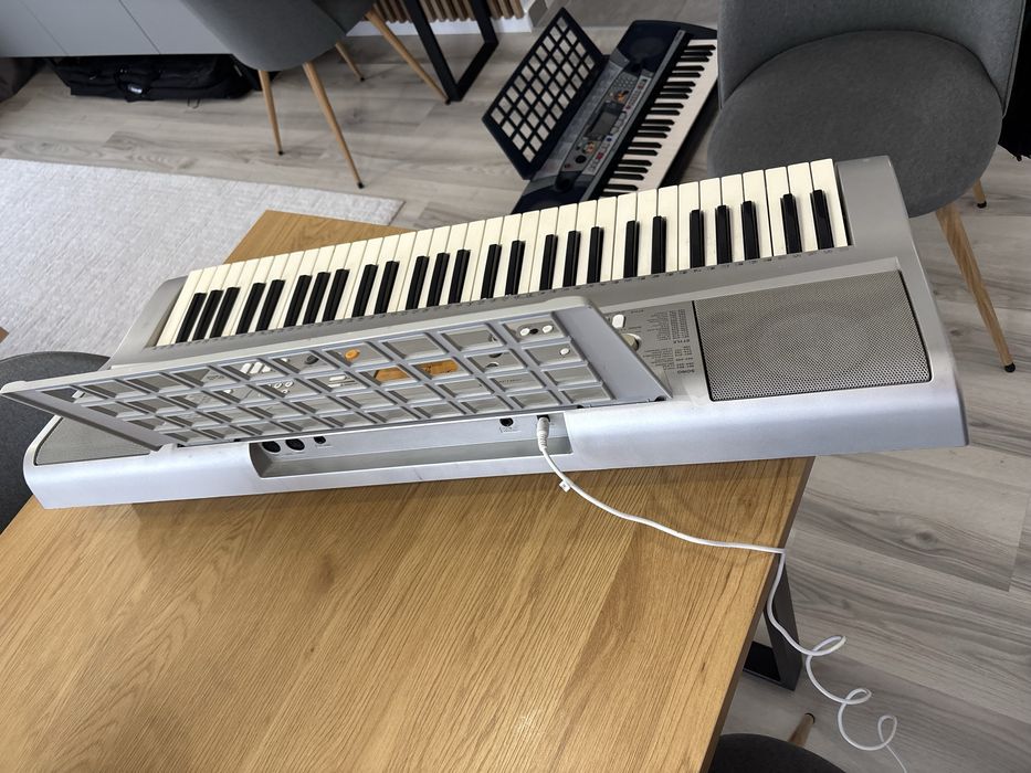 Orga clapa pian pianina sintetizator Yamaha PSRE303