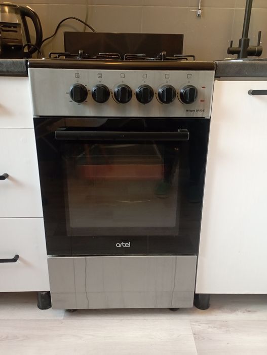 Продам газ плиту