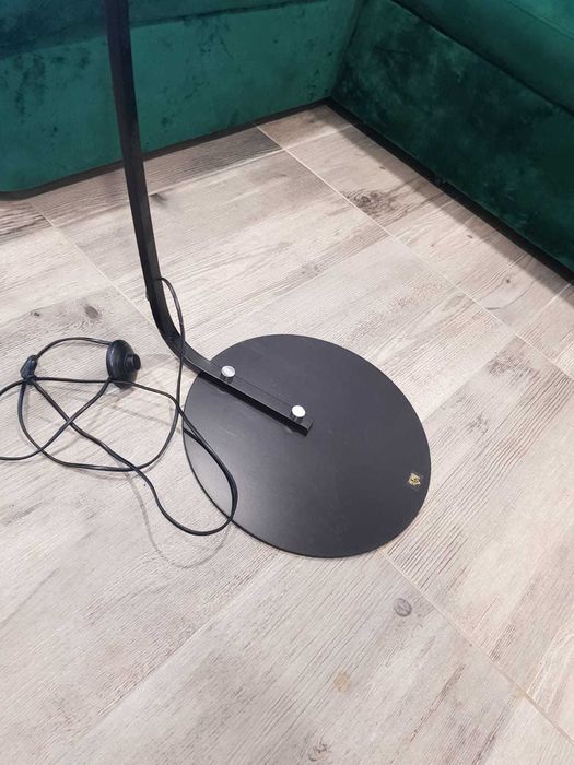 Lampa arcuita de podea