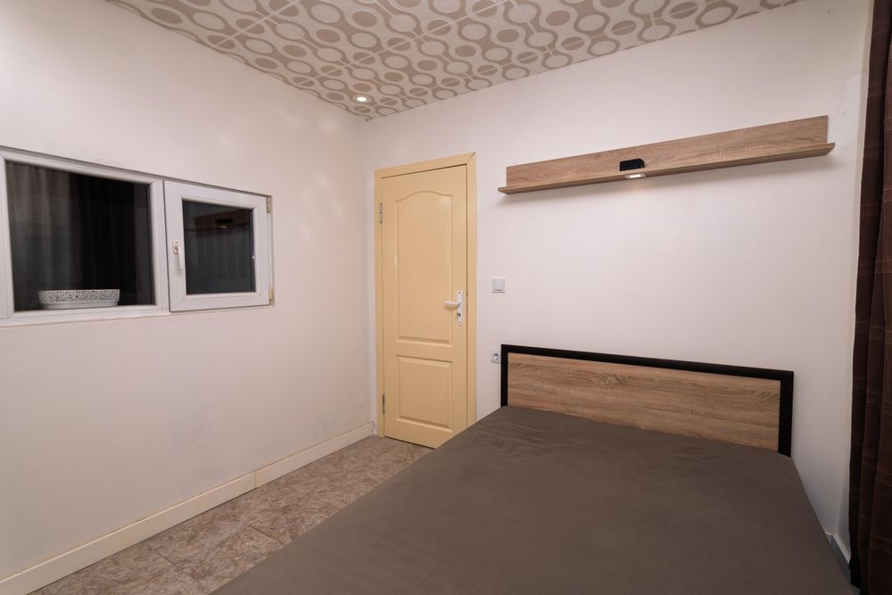 Двустаен  400€ ...