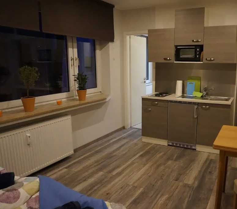 Дава се под наем Едностаен апартамент в Пловдив, Тракия - 42 кв.м за 155 € - Снимка #1