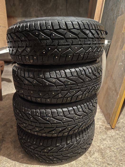 Зимние шины комплект