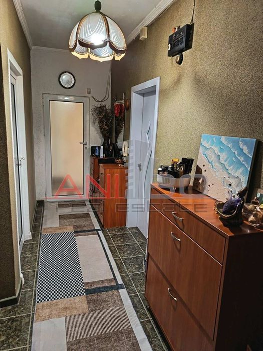 Продава се Тристаен апартамент в Варна, Възраждане 2 - 92 кв.м за 1081 €/кв.м - Снимка #12