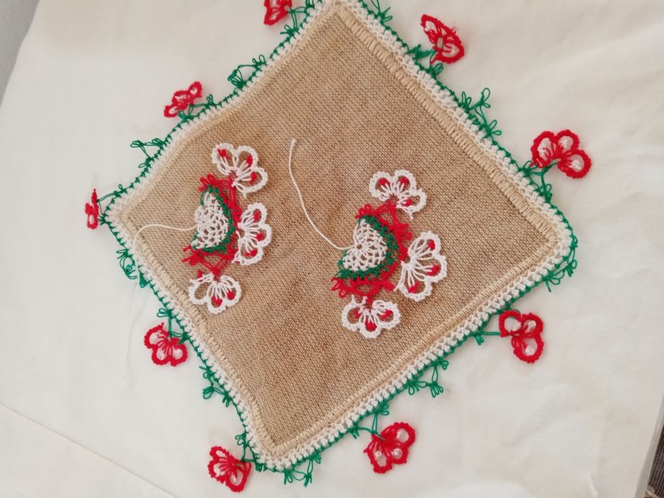 Бродирана кърпа за носия