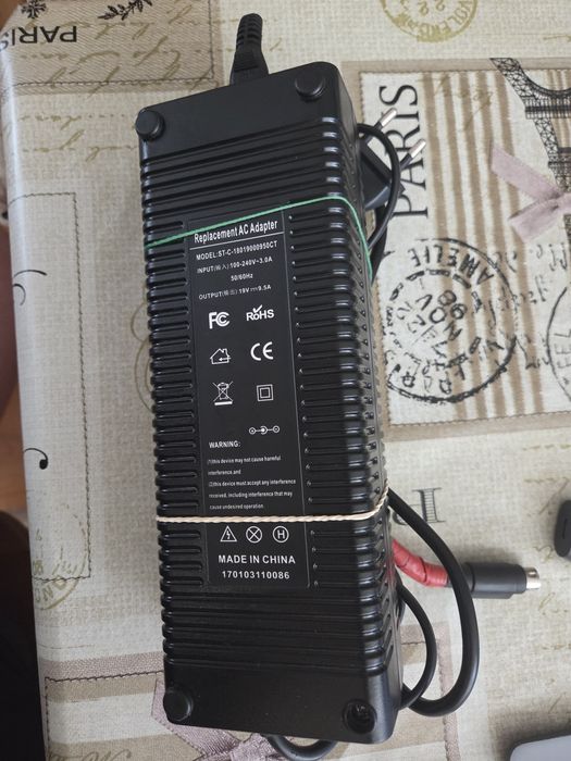 Продавам зарядни за Лаптопи