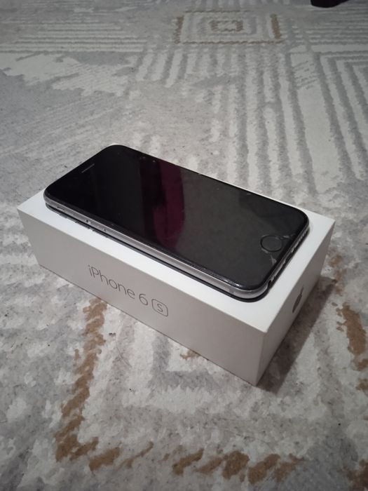 Смартфон iPhone 6s телефон